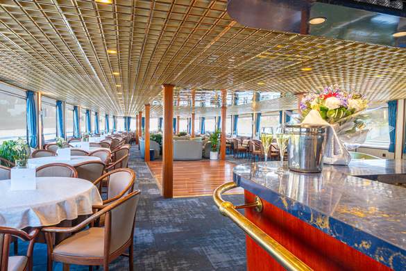 CroisiEurope MS Monet Lounge Bar With Dancefloor 2 ©Corinne Cotard.jpg